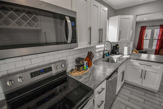 Building Photo - 730 E Alameda Ave