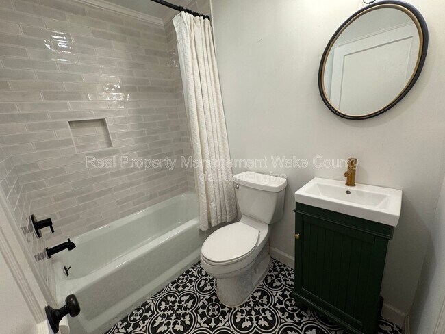 Building Photo - 3018 Medlin Dr