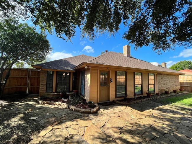 Building Photo - 7825 Silveridge Dr