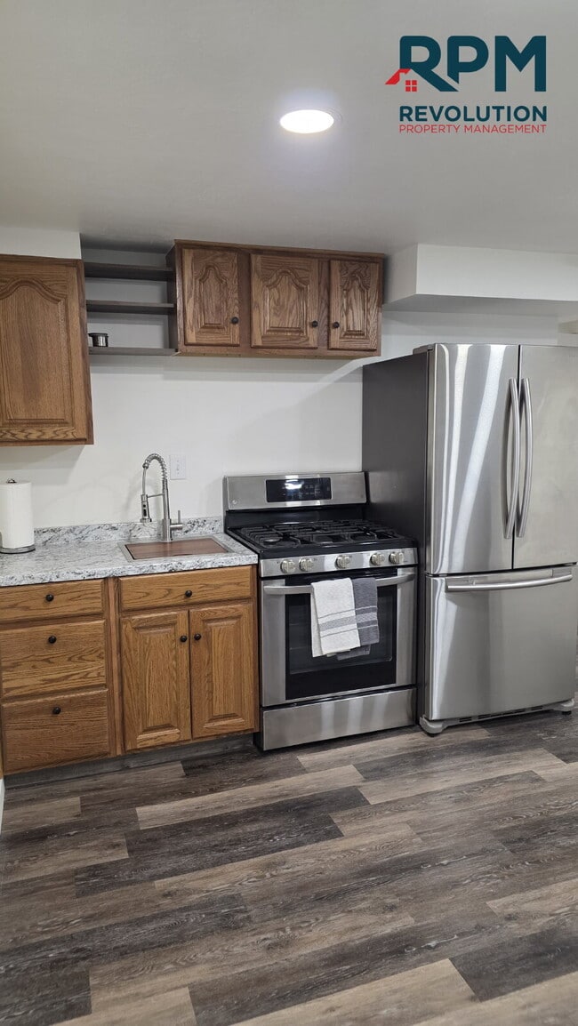 Building Photo - "Charming 2-Bedroom Retreat with Stunning Views on Mountain Side Drive!"