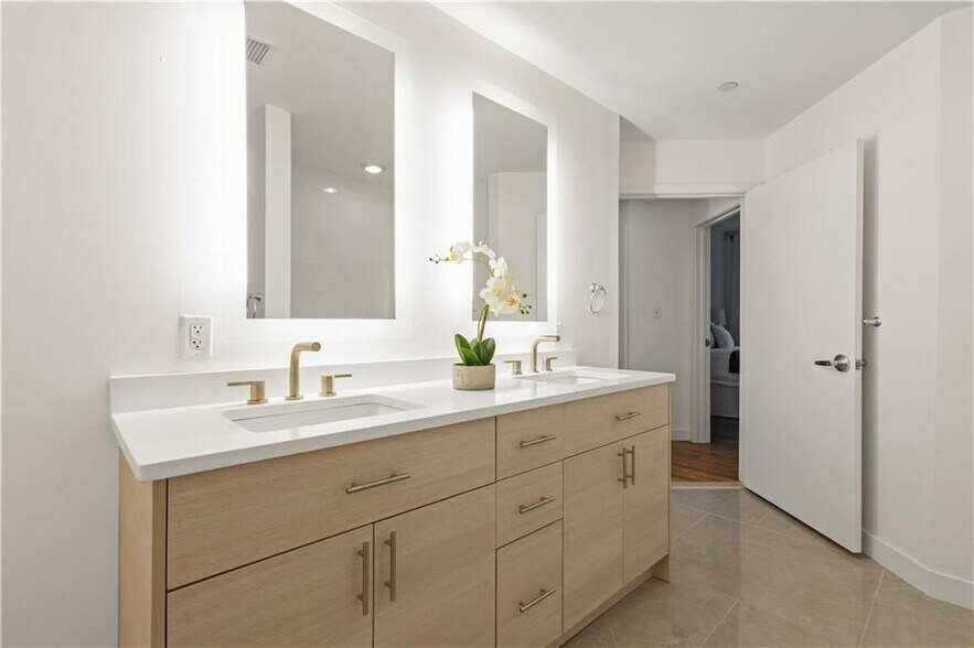 Building Photo - 1 W Exchange St