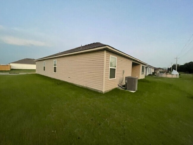 Building Photo - 4 Bed | 2 Bath in Broken Arrow!