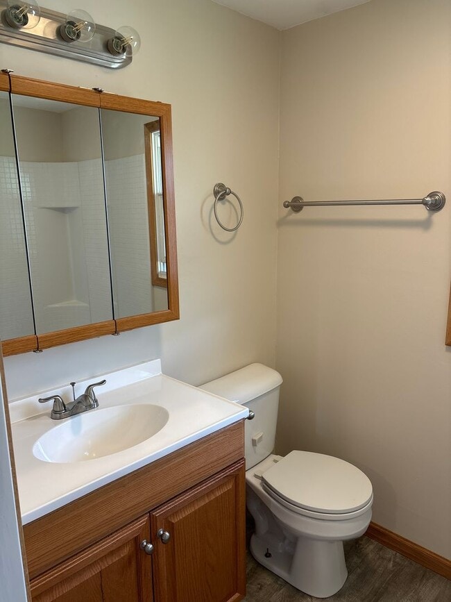 Building Photo - 2 Bedroom, 1.5 Bath Townhouse w/Garage in Camanche, IA