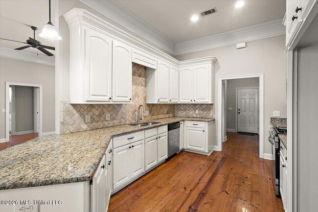 Building Photo - 1022 Trinity Dr
