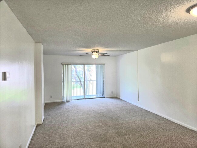 Building Photo - 1100 NW 87th Ave