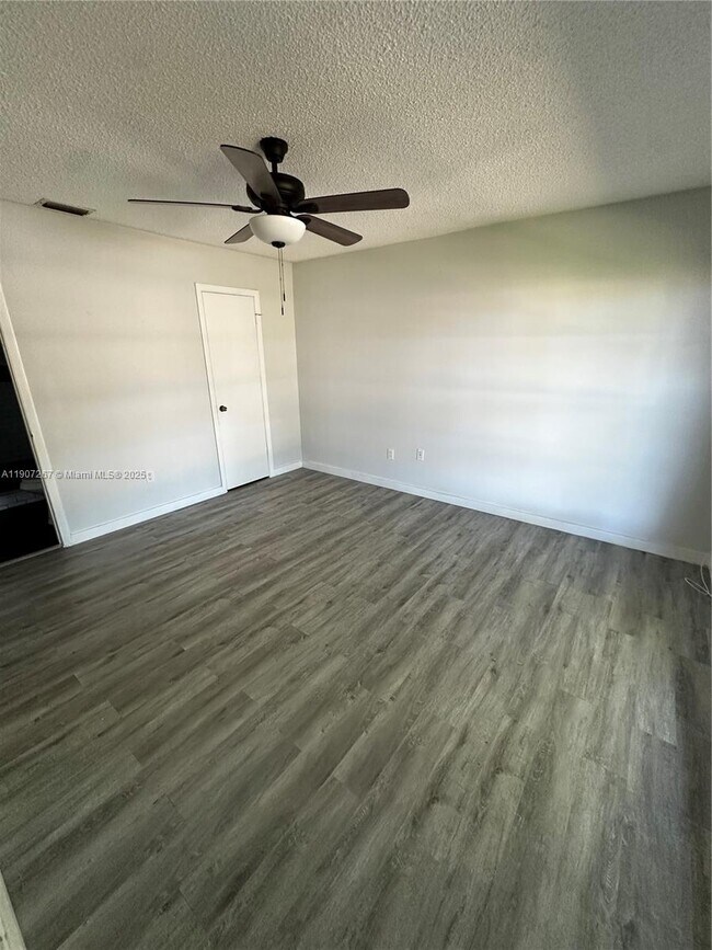 Building Photo - 6201 SW 116th Pl