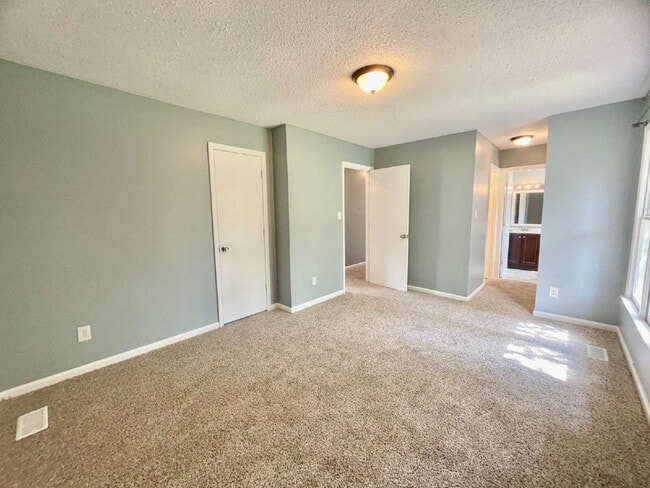 Building Photo - Charming 3-Bedroom Retreat In Fayetteville!