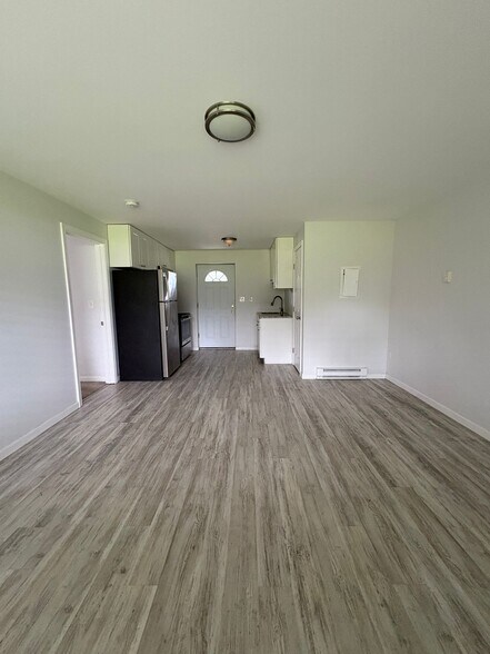 Primary Photo - 129 Cosey Beach Ave