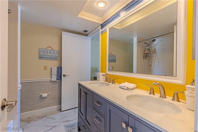 Building Photo - 870 Meadowland Dr