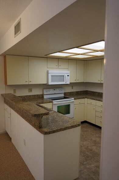 Building Photo - 14865 Feather Cove Rd