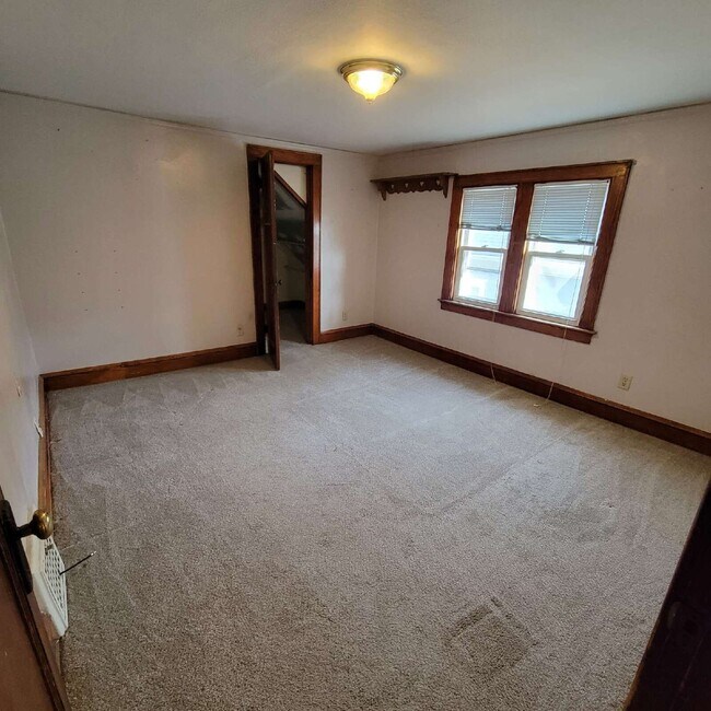 Building Photo - 1413 S 76th St