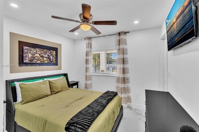 Building Photo - 560 Perviz Ave