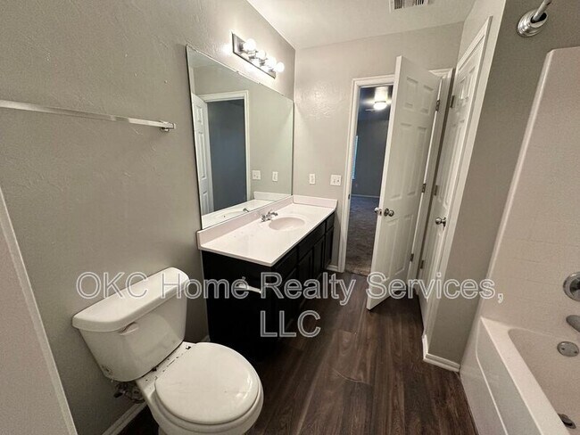 Building Photo - 1933 Autumn Way