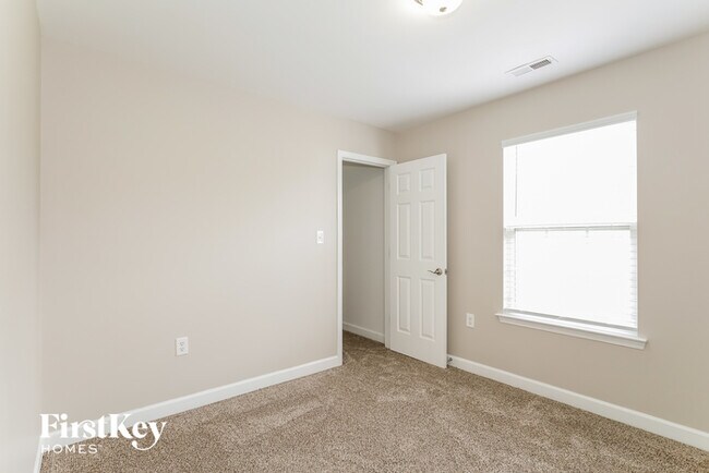 Building Photo - 2306 Silver Run Dr