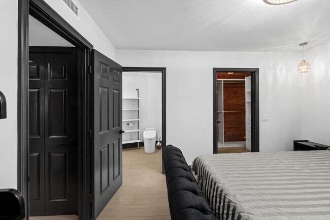 Building Photo - Stunning & fully upgraded 1BR/1BA residence in the heart of Little Italy