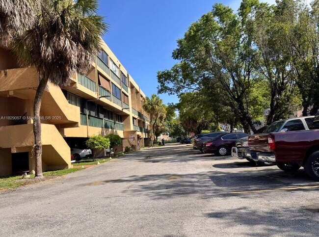 Building Photo - 1750 W 56th St