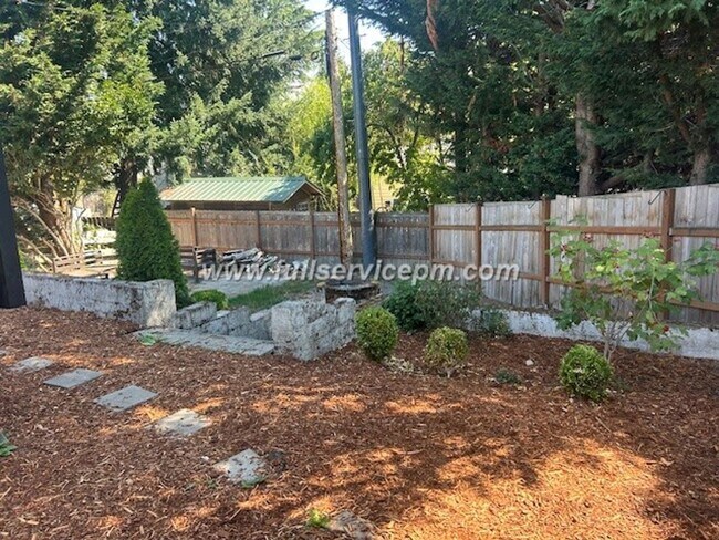 Building Photo - West Seattle Vintage Charm meets Modern! Huge Deck and Fire pit!