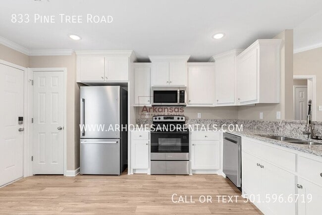 Building Photo - 833 Pine Tree Rd