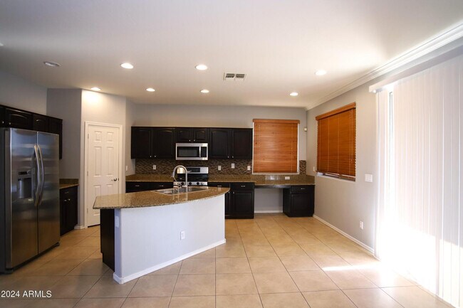 Building Photo - 2840 S Miller Dr