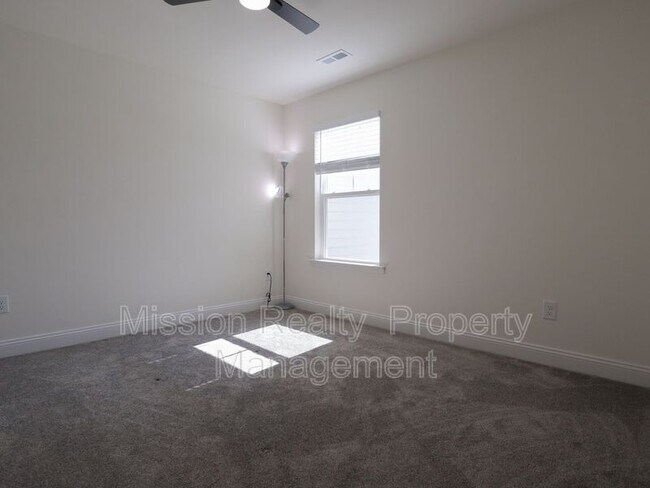 Building Photo - 10860 Farmstead Ml Ln