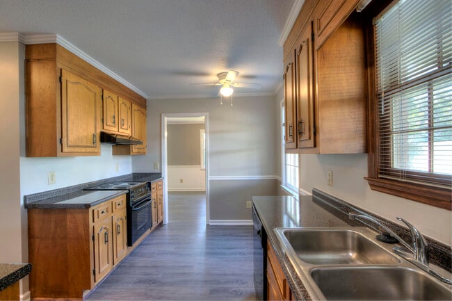 Building Photo - 407 Alice Ct