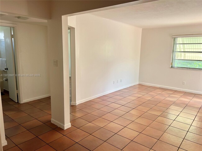 Building Photo - 5133 SW 43rd Terrace