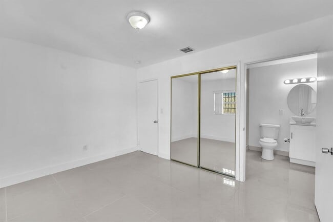 Building Photo - $3,300MONTHLY;17115 NW 12TH CT MIAMI, FL