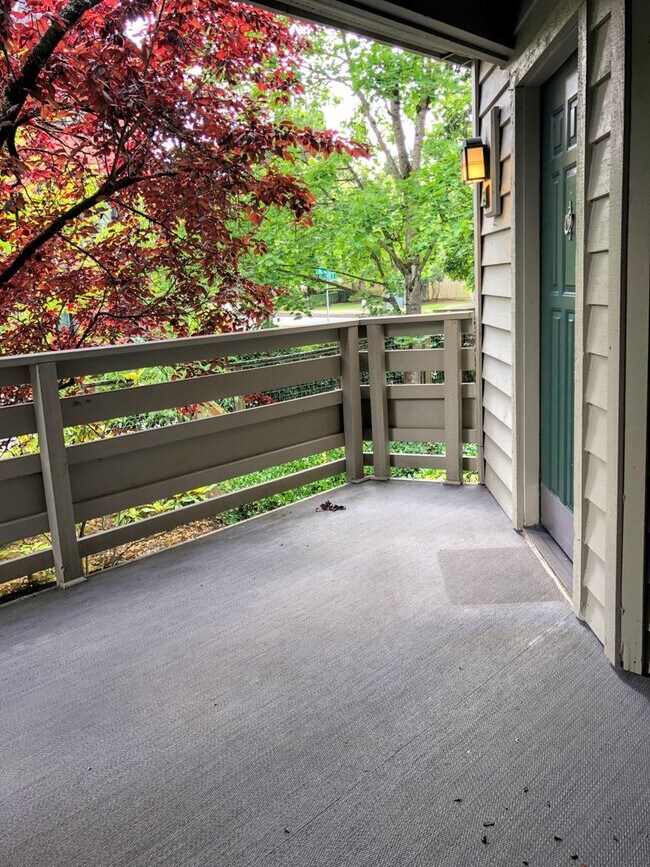 Building Photo - Spacious 2db, 2ba Condo Downtown Bellevue in Tranquil Setting