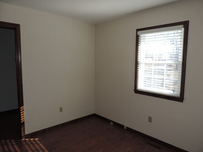 Building Photo - Perfect Family Home