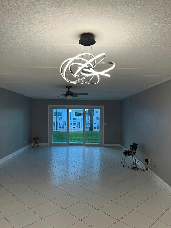 Building Photo - 1926 Ocean Shore Blvd