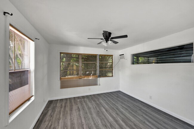 Building Photo - 132 E Central Blvd