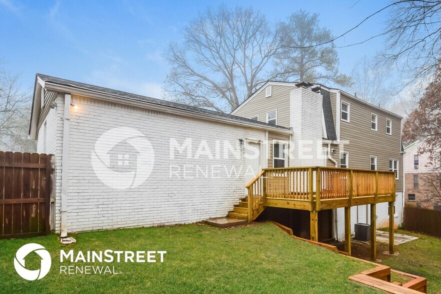 Building Photo - 6112 Lakeshore Dr SE