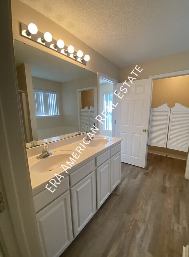 Building Photo - 6909 Leisure St