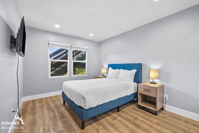 Building Photo - Upgraded 2Bdm 1Ba Downstairs Unit in North Park!