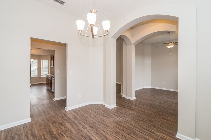 Building Photo - 7955 Ortega Bluff Pkwy