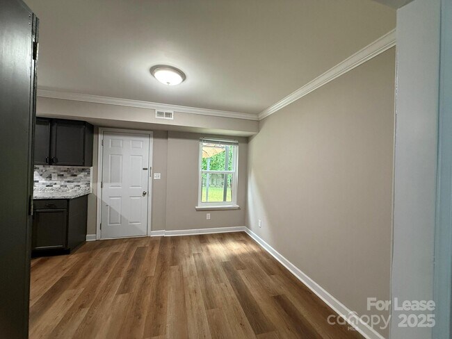 Building Photo - 431 Kingville Dr