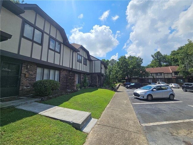 Building Photo - 1192 Ashborough Dr