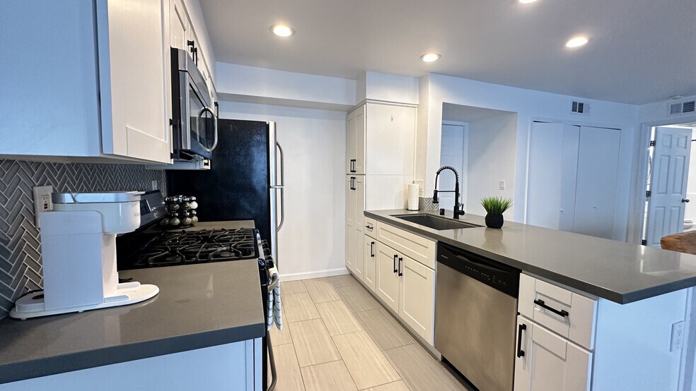 Building Photo - 4205 Ohio St