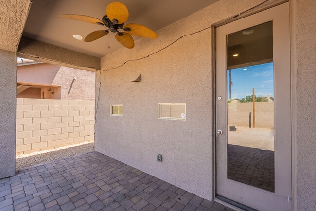 Building Photo - Two homes in one!