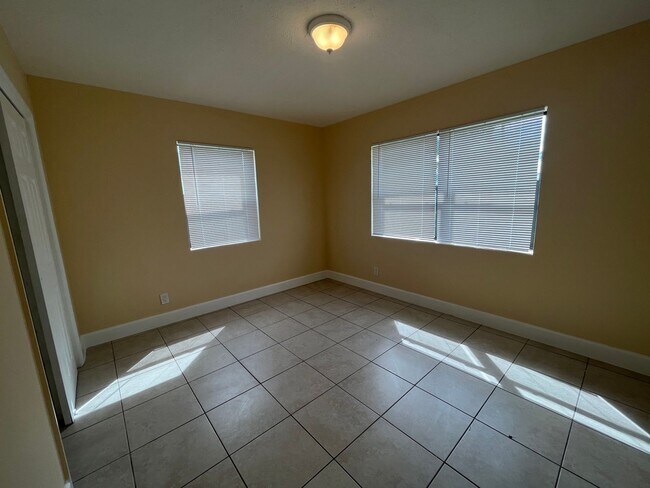 Building Photo - 3 bedroom 2 bath Mangonia Park home for RENT
