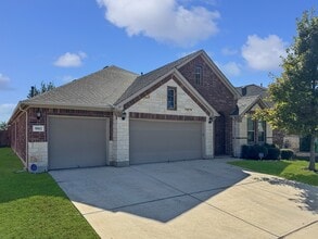 Building Photo - 9002 Monument Parke