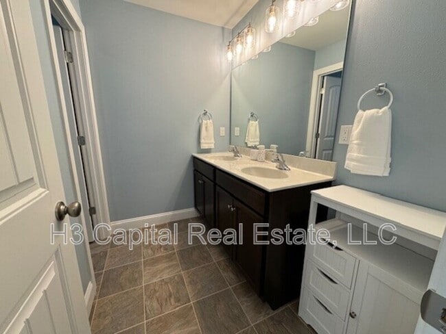 Building Photo - 1401 Miami Ct