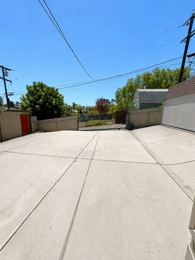 Building Photo - 3073 Palm St