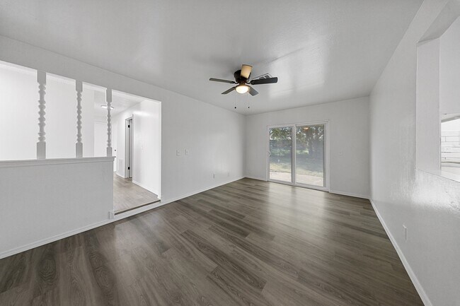 Building Photo - 3232 Parker Dr