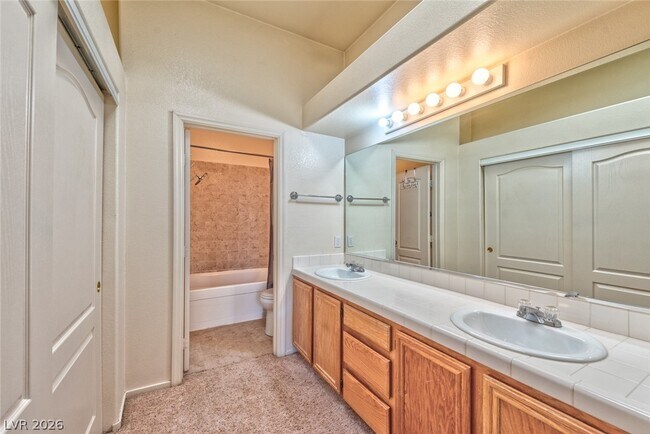 Building Photo - 5920 Greenery View Ln