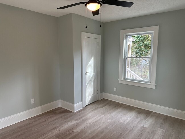 Building Photo - Beautifully Remodeled 4-bedroom Cape Cod -...