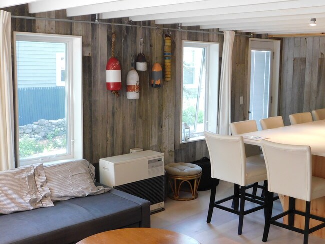 Building Photo - 42 Evergreen Ave