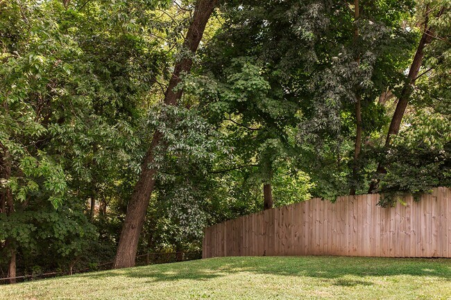 Building Photo - 1104 Tuscarora Dr