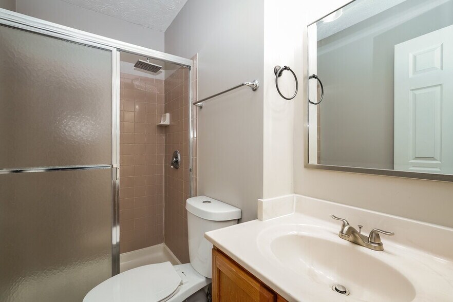 Building Photo - 2775 Southfield Village Dr