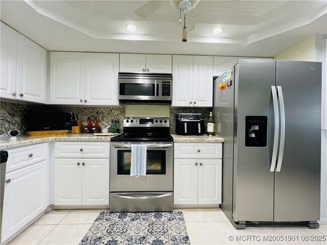 Building Photo - 9500 S Ocean Dr